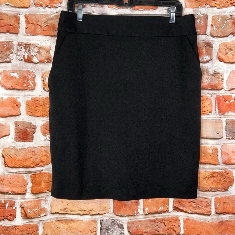 Express black skirt size 12 pleated back with slit and pockets